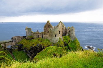 Nordirland, Cause Coastal Route - Dunluce Castle på Emerald Island