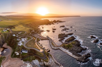 Nordirland, County Antrim - Ballintoy Harbour set fra luften