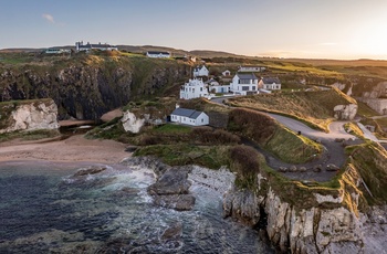 Nordirland, County Antrim - det lille samfund ved Ballintoy Harbour 