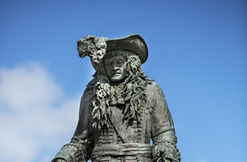 Nordirland, County Antrim - statue af kong William of Orange der gik i land i Carrickfergus 14. juni 1690 for at bekæmpe de katolske styrker 