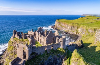 Nordirland, County Antrim, Bushmills - ruinerne af Dunluce Castle