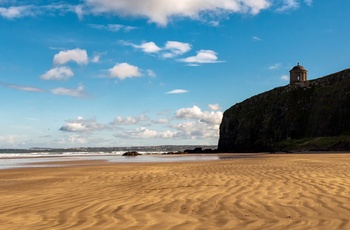 Nordirland, County Derry - Mussenden Temple set fra Downhill Beach