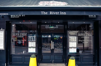 Nordirland, Derry - Derry' ældste pub The River Inn (Foto - Visit Derry og River Inn)