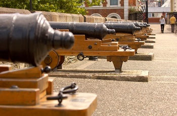 Kanoner på bymuren, Derry