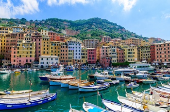 Havnen i fiskerbyen Camogli, Norditalien