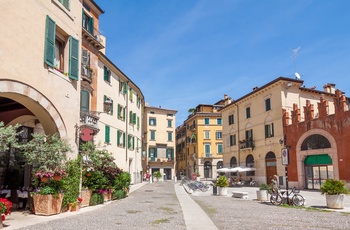 Smukt torv i Verona, Norditalien