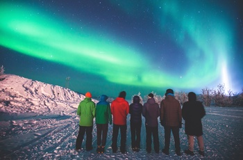 Gruppe oplever Nordlys i det nordlige Norge