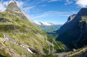 Panoramaudsigt ud over bjergvejen Trollstigen i Norge
