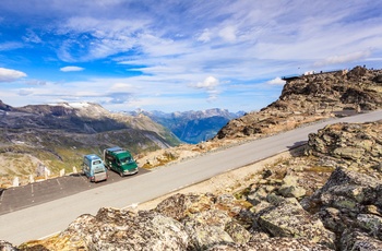 Parkering tæt på Geiranger Skywalk ved Dalsnibba, Norge