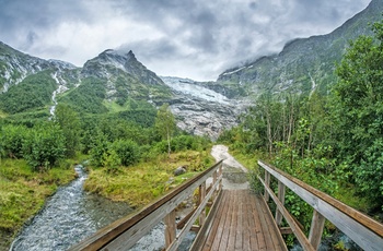 Sti mod Boyabrenn-gletsjeren i Fjærland, Norge