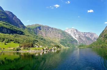 Nærøyfjorden på en sommerdag, Norge