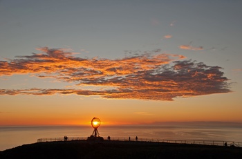 Nordkap og globus ved solnedgang, Sydnorge