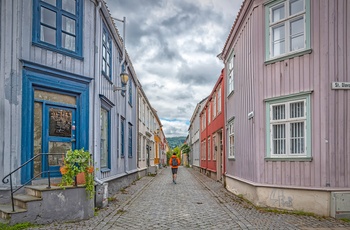Den farverige bydel Baklandet i Trondheim, Norge