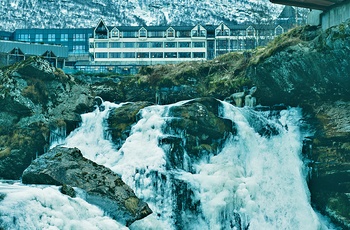 Storfossen og Union Hotel i Geiranger, Norge