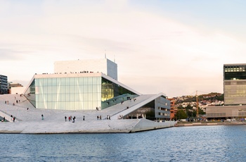 Operaen i Oslo med Munch Museet til højre