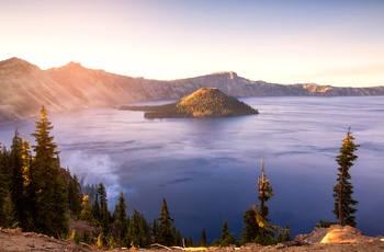 Crater Lake med skyer eller tågedis, Oregon