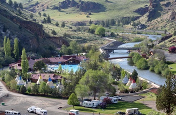 KahNeeTa Village i Warm Springs Reserve, Oregon