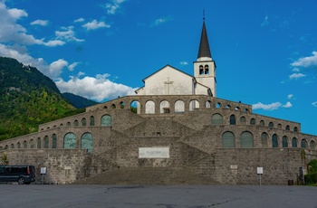 Ossuarie - italiensk gravmonument fra Første Verdenskrig - Kobarid i Slovenien
