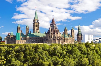 Parliamentsbygningen og Peace Tower i Ottawa, Ontario i Canada