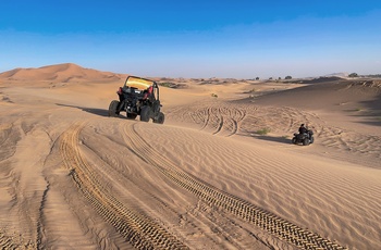 På ATV nær i ørkenrådet Erg Chebbi nær Merzouga - Marokko