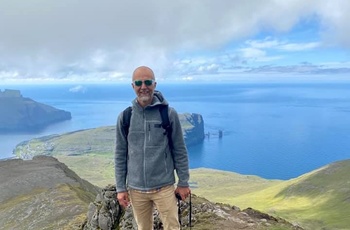 På toppen af Slættaratindur Færøerne
