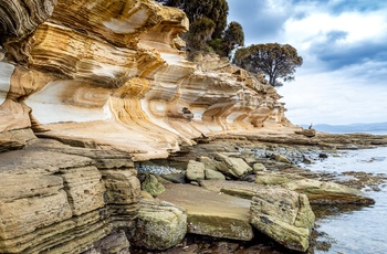 Painted Cliffs på Maria Island - Tasmanien