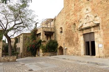 Pals, Catalonien, Spanien - Sant Pere kirken i middelalderbyen Pals