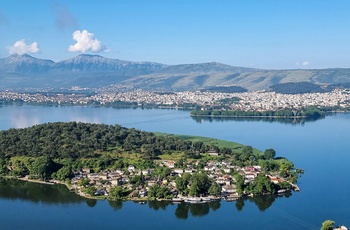 Pamvotida-søen og byen Ioannina - Grækenland