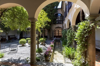 Parador de Granada, Granada - den smukke maurisk inspirerende gårdhave