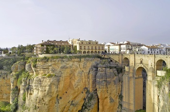 Parador de Ronda, Ronda, Spanien - imponerende beliggenhed ved broen over kløften