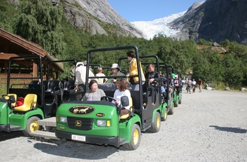 Trollbilen i Briksdalen Foto Oldedalen Skyss