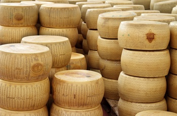 Parmigiano-Reggiano stablet og klar til forsendelse