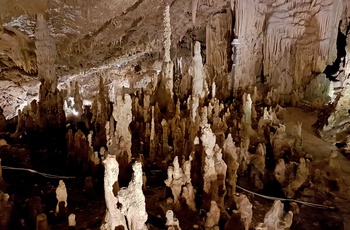 Perama-grotten nær Ioannina - Grækenland