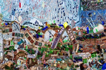 Alternativ kunst i Philadelphia´s Magic Gardens, Pennsylvania i USA