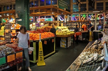 Grønthandlere i madmarkedet Reading Terminal Market i Philadelphia