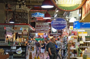 Stande i madmarkedet Reading Terminal Market i Philadelphia