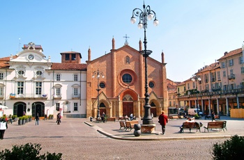 Torv i centrum af byen Asti i Piemonte