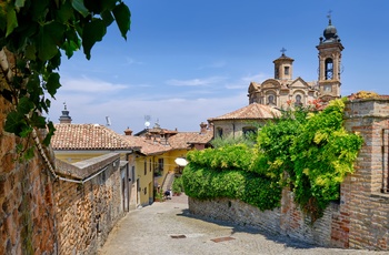 Gade gennem Neive i Piemonte, Norditalien