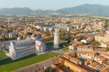 Pisa og udsigt til det skæve tårn - Italien