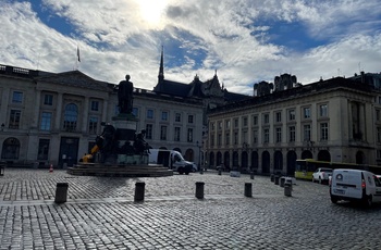 Place Royale i Reims med katedralen i baggrunden