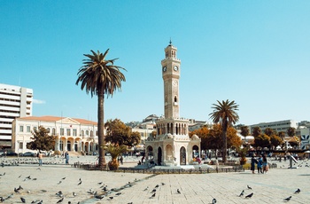 İzmir klokketårn på Konak-pladsen i byen Izmir - Tyrkiet