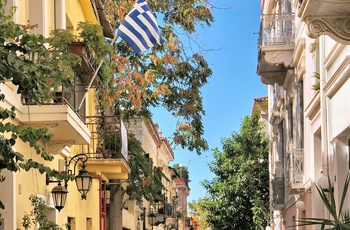 Hyggelig farverig gade i Plaka-kvarteret i Athen - Foto: Despina Galani, Unsplash