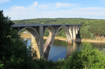 Podolsko-broen over floden Vltava i Tjekkiet