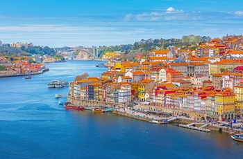 Douro-floden der løber gennem Porto og den gamle bydel Ribeira