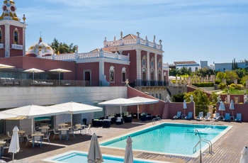 Portugal, Faro - Pousada Palácio de Estoi set fra poolområdet