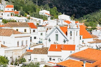 Nærbillede af byen Alte i det sydlige Portugal