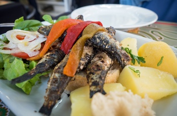 Grillede sardiner - specialitet i Portugal