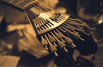 Toppen af en portugisisk guitar - Fado i Lissabon