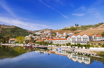 Portvinsbyen Pinhâo ved Douro-flodens bred - det nordlige Portugal