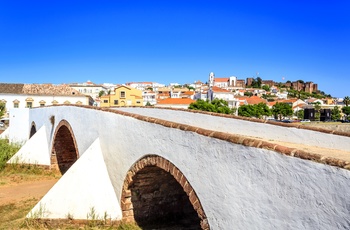 Gammel bro der fører mod Silvas, Portugal